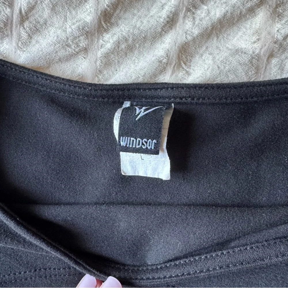 Black Long Sleeve Crop Top - Picture 2 of 2